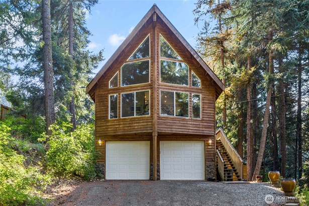 Your mountain retreat is here!  Welcome to 1391 Oakmont Dr. located within Sun Country Neighborhood.