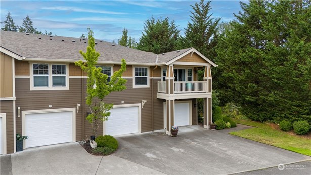 Wonderful end unit next to a green space with spacious balcony.