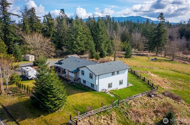 Large open area right when you walk in the home
