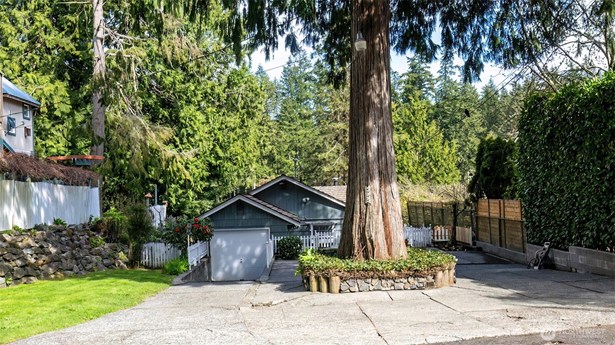 4555 The Cedars - off Marine Drive, on a low travelled road with plenty of off-street parking!