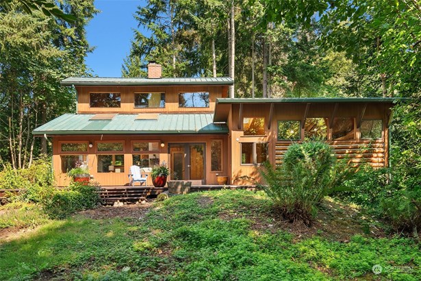 Discover your personal sanctuary with this charming cabin nestled in the heart of Vashon Island&#39;s lush, native woods.