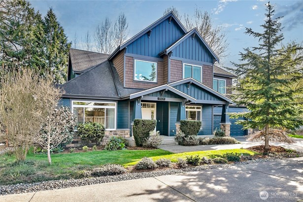 Nestled on a tranquil street in this desirable Highlands neighborhood, this exquisite 5-bedroom, 2.5-bath home exudes modern charm and elegance. With fresh exterior paint completed in 2024, the property has great curb appeal and offers a perfect blend of style and comfort, making it an ideal haven for its next owners