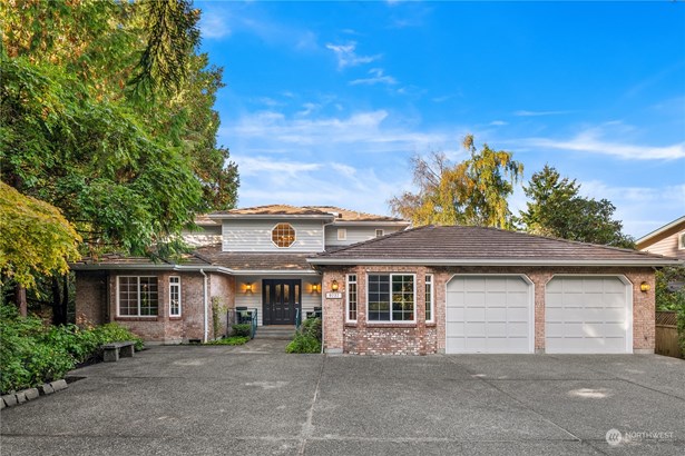 Stately Home in Fauntleroy.