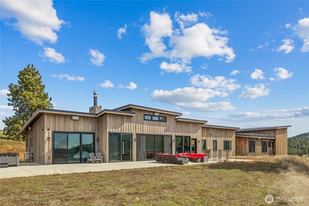 Welcome to 2697 Hidden Valley Rd.