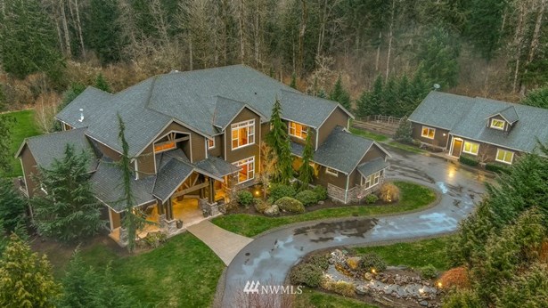 Stunning custom lodge style estate resting on a private and serene 6.6 acres 10 minutes from downtown Redmond.