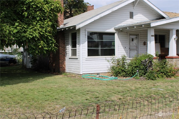 House at 332W Gibson. Corner lot with high exposure