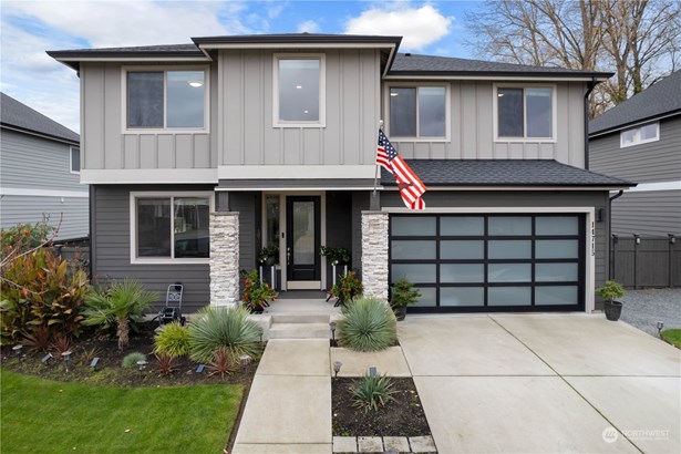 This like-new 2019-built, two-story home offers the perfect blend of style and functionality.