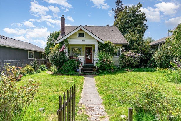 Welcome to this charming craftsman, complete with a cozy front porch that invites you to sit back & relax.