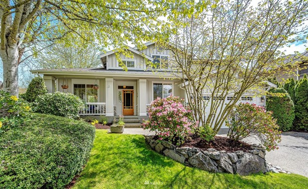Welcome Home To Sammamish! One Of The Plateau&#39;s Premier Properties And Locations. The Home Has Been Updated Throughout - Including Newer Furnace, Central Air Conditioning, And Tankless Hot Water Heater!