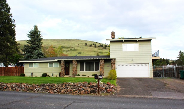 2003 Carlson Drive / Street View