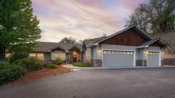 1858 NW Sunview Place