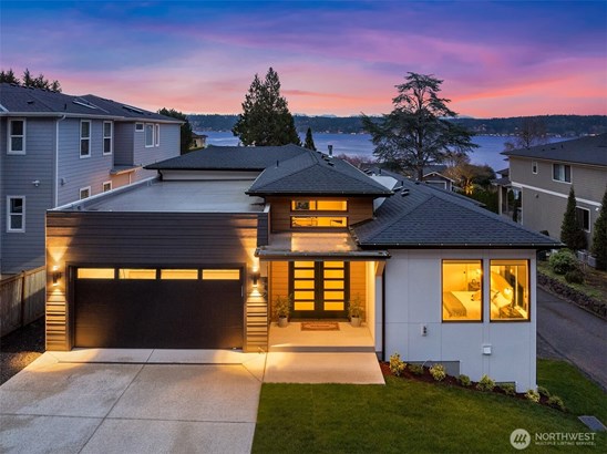 This West Lake Sammamish Modern is a stunner - beautiful architectural lines, modern design, timeless appeal.