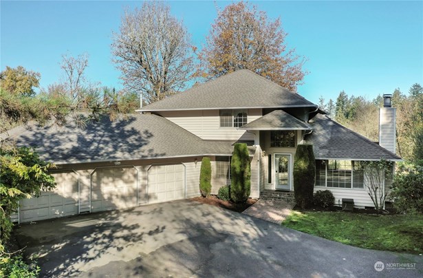 Front view of home, love all the parking and 3 car attached garage. Great curb appeal, but the home is set back down a private asphalt driveway.