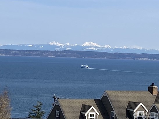 Enjoy the view of the Cascades and the Strait of Juan de Fuca
