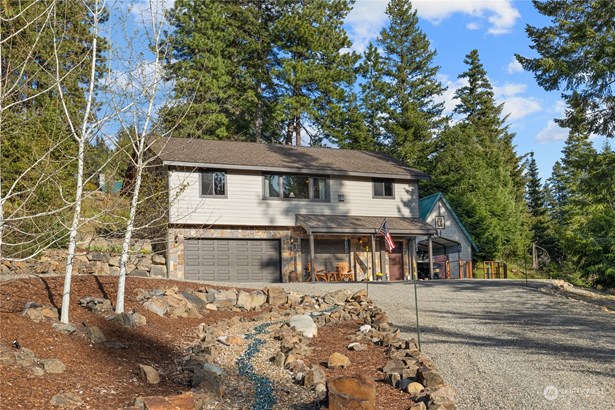 Welcome to 210 Cozy Lane, a property within the sought-after neighborhood of Driftwood Acres.  Located in Ronald, WA, minutes from Lake Cle Elum.