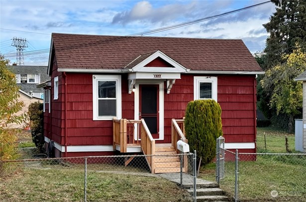 1322 Elizabeth Ave. Charming 1905 classic home in downtown Bremerton.