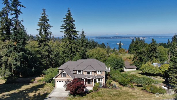 Welcome to Verbena Lane, a private drive with other view homes located within 2 miles of the Clinton Ferry Terminal. Check out the uploaded video!