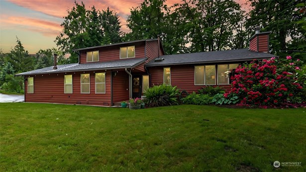 Welcome to this charming & unique 3 bed, 2.25 bath tri-level home situated on over a half acre. Vaulted ceilings, skylights & large windows create a bright & spacious atmosphere!