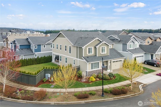 Roslyn Plan by Lennar Homes