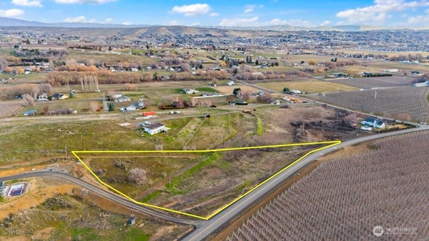 Looking North with Estimated Lot Lines