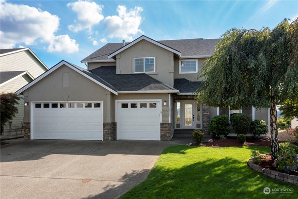 View of front of this beautiful home from Panorama Blvd E. Note the large driveway.  Picture taken recently around 2:30 in the afternoon.