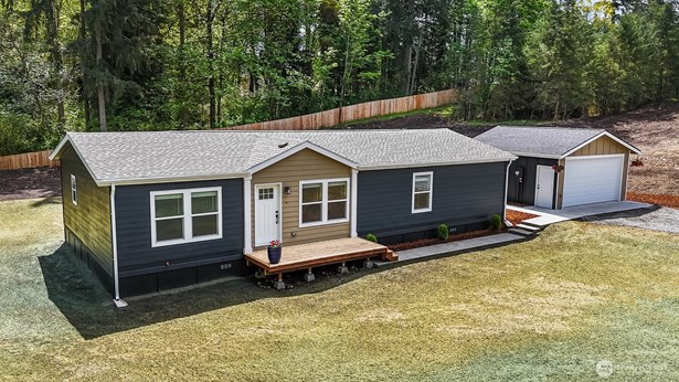 Brand-New Quality home on 2.5 acres