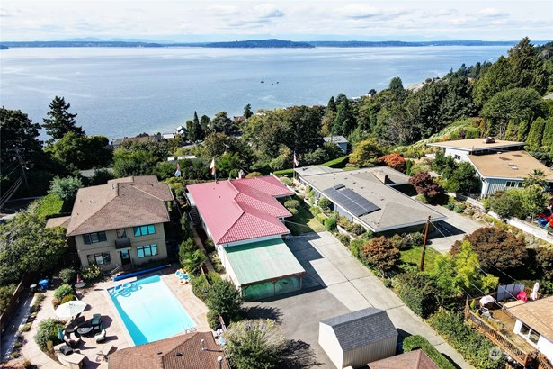Welcome home! This bluff view home offers unimpeded views of Puget Sound and the Olympic Mountains!
