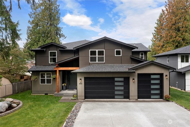 Beautiful Lake Tapps brand new custom built waterfront home