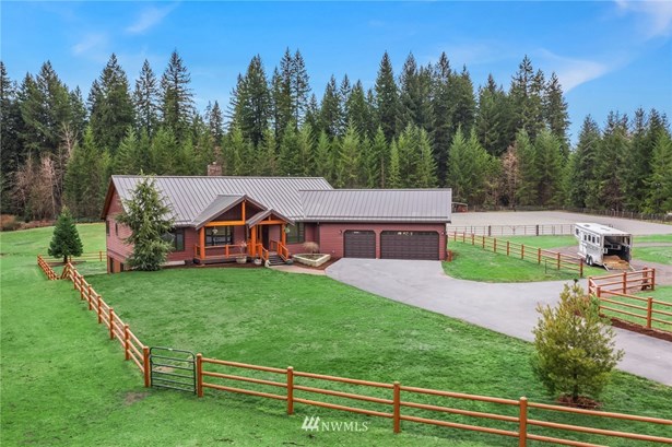 A bucolic 6 acre equine estate located just 14 miles to Redmond, 22 miles to Bellevue and 29 miles to Seattle.