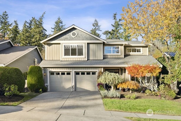 Discover refined living in this stunning 2-story home with 2,770 sq. ft. of interior space.