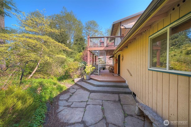 Flagstone walk and covered porch.