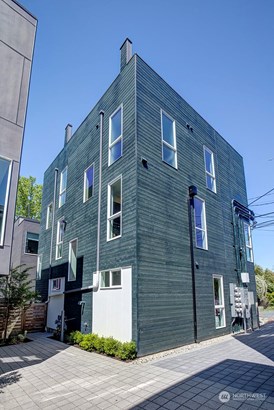 Photo of a similar home within the same community.