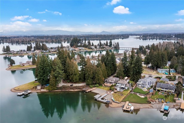Lake Tapps waterfront located on desirable cove