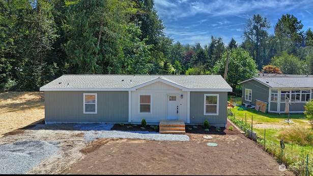 Front of Home. Yard to be hydroseeded for new homeowner. Driveway has been graveled since photo.