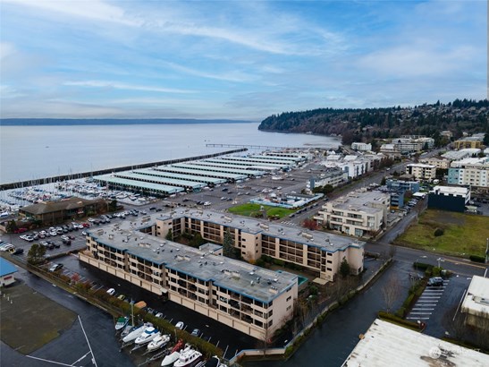 Discover the allure of waterfront living at Mariner Manor, where comfort meets convenience in this inviting condo with 2 bedrooms, 1.75 baths, and 1,380 sq. ft. of interior space.