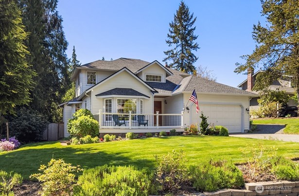 Wonderfully and meticulously maintain home on the market for the first time.