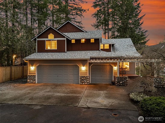 This custom Covington Creek waterfront home was crafted so the important areas of the home face the creek & view!