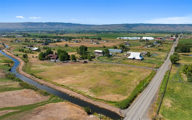 Beautiful 3+ acre parcel boarding canal. View Looking SW.