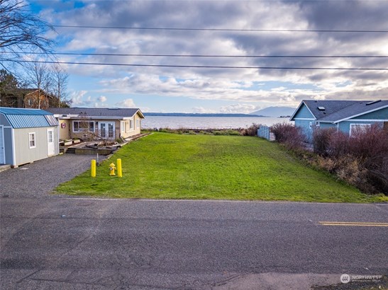 Level, waterfront lot