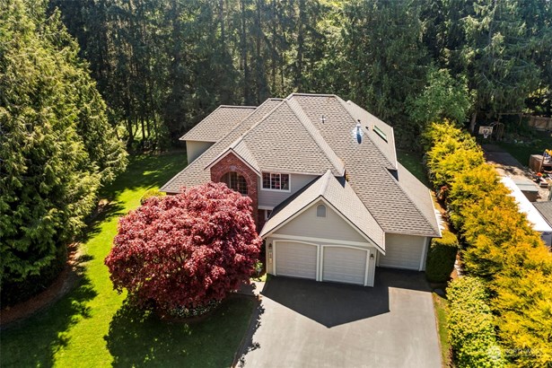 Aerial photo of this elegant Chaffey resale home in Northfield Subdivision