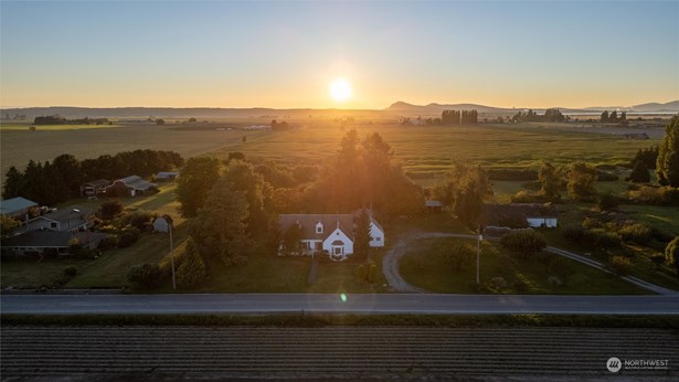 Amazing sunsets in the heart of Skagit Valley with views in every direction from nearby tulip fields to the Cascades and Mt Baker.