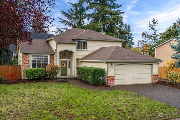 This 2-story home in the highly sought-after Lakeland Hills community has been beautifully remodeled and updated.