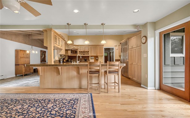 Beautiful kitchen remodel opens to family, dining and back deck!