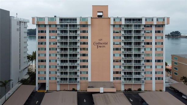 Condominium - CLEARWATER BEACH, FL