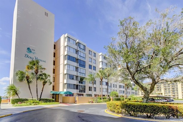 Condominium - CLEARWATER, FL