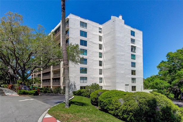 Condominium, Florida - BELLEAIR, FL