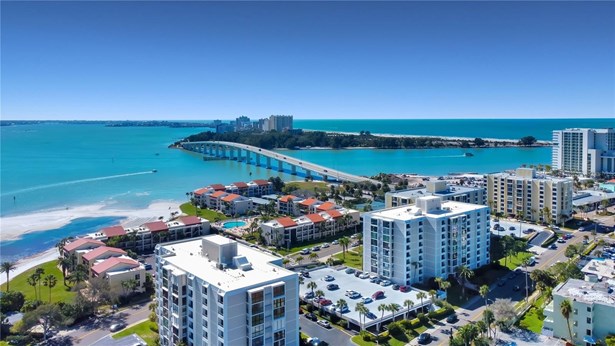 Condominium, Florida - CLEARWATER BEACH, FL
