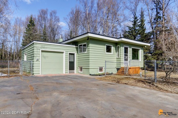 Residential, Hlsd Rnch/Dlt Bsmnt,Ranch-traditional - Anchorage, AK