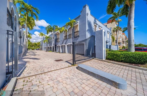 Condo/Co-op/Villa/Townhouse,Townhouse - Lauderdale By The Sea, FL