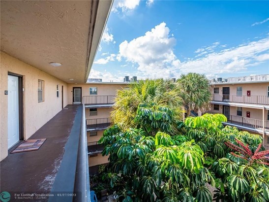 Condo/Co-op/Villa/Townhouse,Condo - Lauderdale Lakes, FL